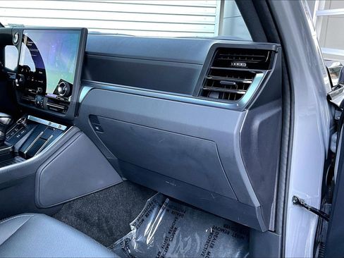 Used 2024 Lexus GX 550 image 16