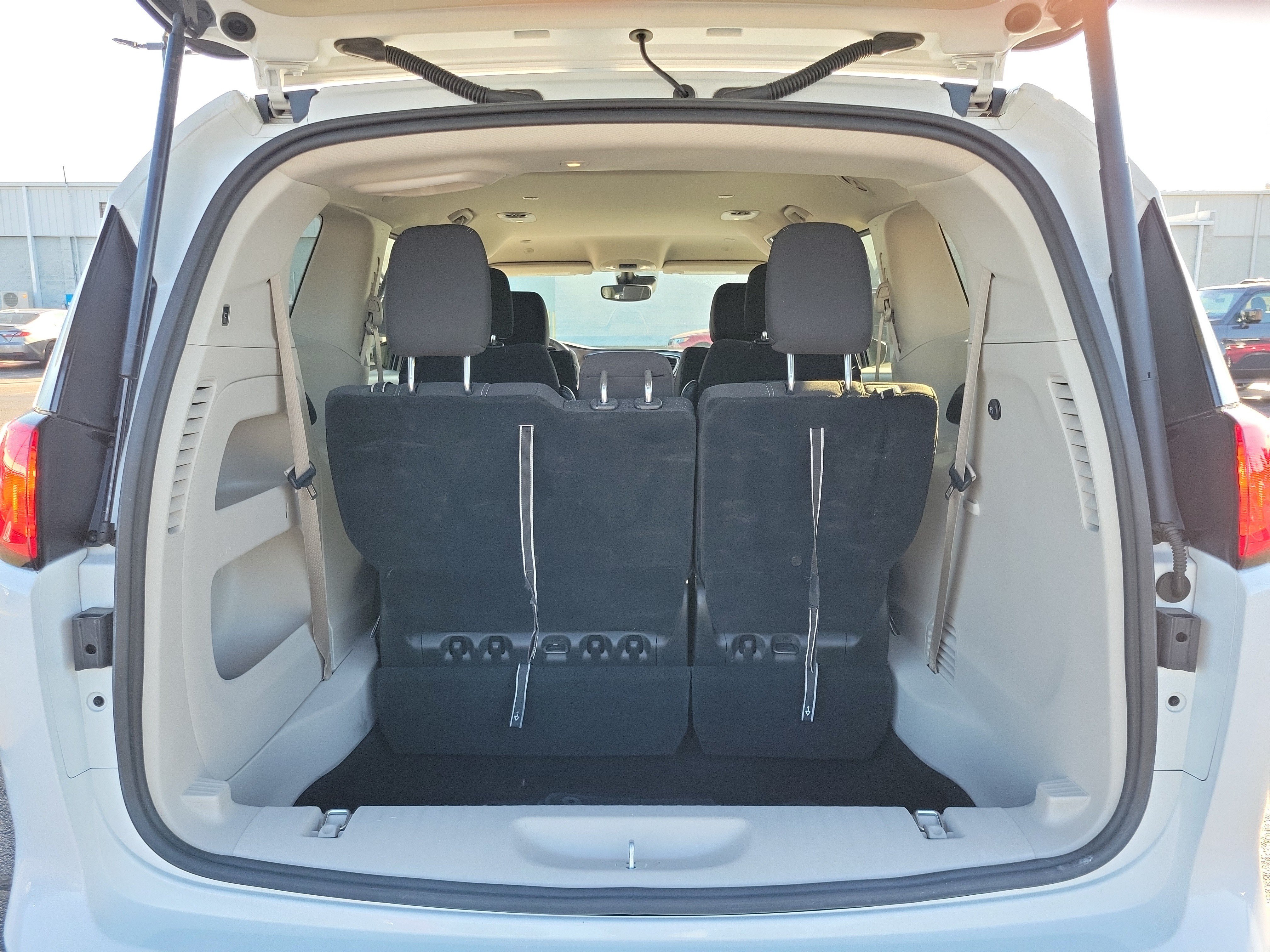 Used 2024 Chrysler Voyager LX FWD image 8