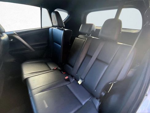 Used 2016 Toyota RAV4 SE image 19