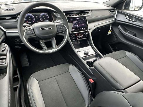 New 2025 Jeep Grand Cherokee L Altitude image 8