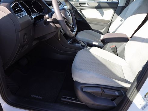 Used 2020 Volkswagen Tiguan S image 11