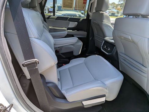 Used 2025 Ford Expedition Active AWD/4WD image 20