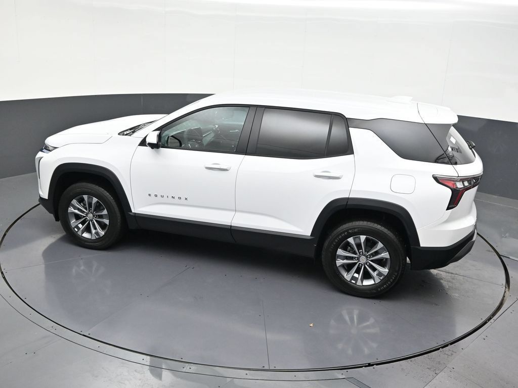 Used 2026 Chevrolet Equinox LT w/ Safety and Technology Package FWD image 24