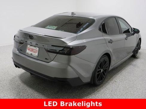 Used 2025 Toyota Camry SE image 7
