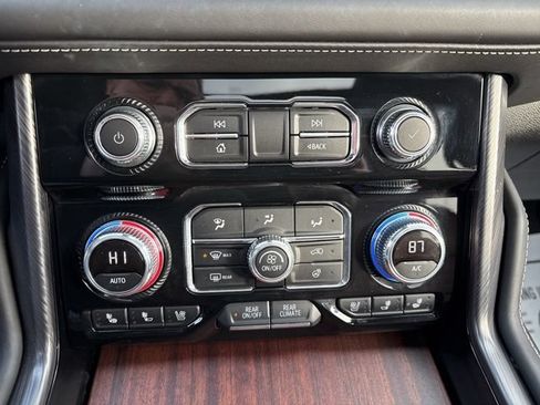 Used 2024 GMC Yukon Denali Ultimate AWD/4WD image 18