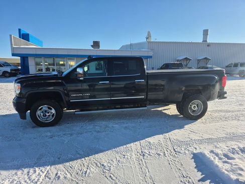 Used 2018 GMC Sierra 3500 Denali w/ Duramax Plus Package AWD/4WD image 2