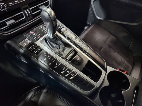 Used 2021 Porsche Macan image 39