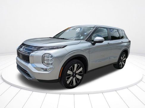 Used 2025 Mitsubishi Outlander SE FWD image 8