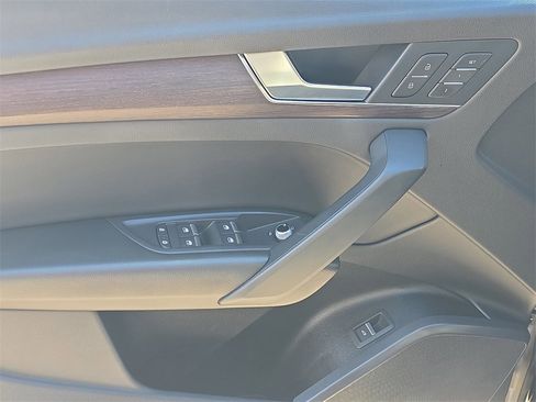 Used 2022 Audi Q5 2.0T Premium w/ Convenience Package image 24