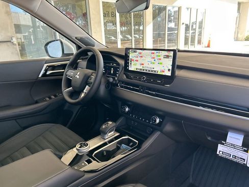 New 2026 Mitsubishi Outlander SE image 23