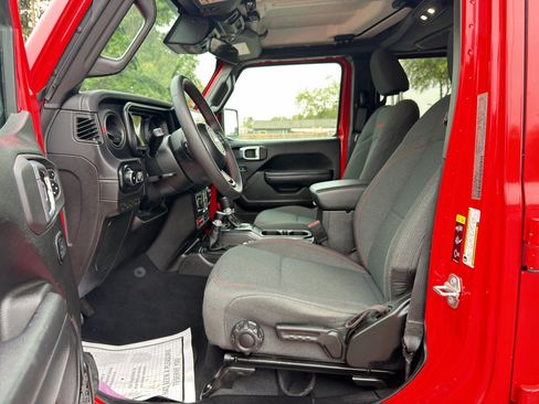 Used 2025 Jeep Wrangler Unlimited Rubicon AWD/4WD image 21