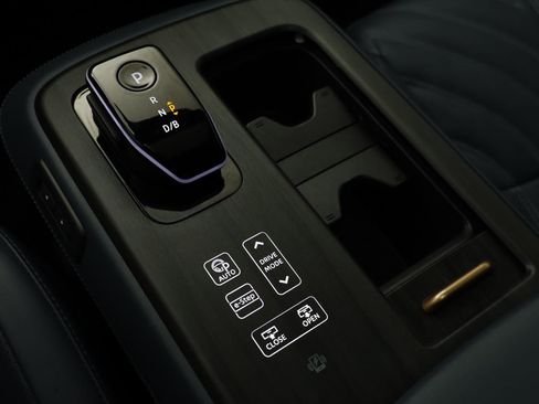 Used 2024 Nissan Ariya PLATINUM+ image 12