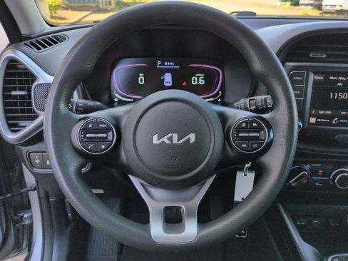 Used 2023 Kia Soul LX w/ LX Technology Package FWD image 21