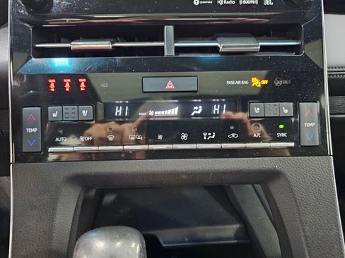 Used 2021 Toyota Avalon Limited w/ Advanced Safety Package image 15