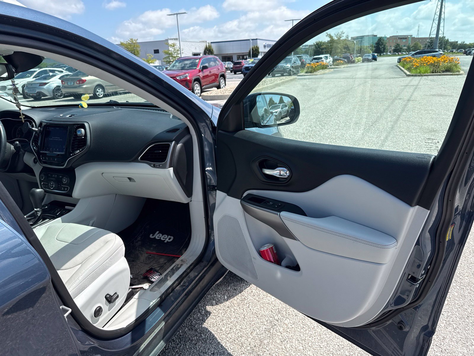 Used 2021 Jeep Cherokee Limited w/ Elite Package AWD/4WD image 22