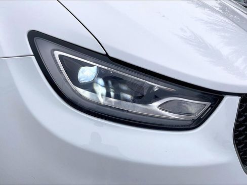 Used 2024 Chrysler Pacifica Touring-L image 7