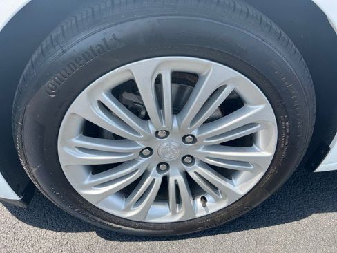 Used 2018 Buick LaCrosse Essence image 12