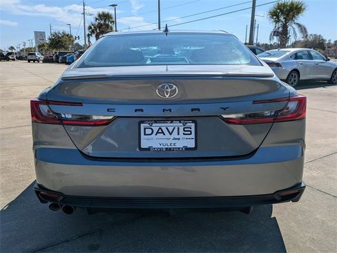 Used 2025 Toyota Camry SE image 5