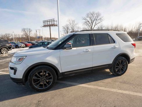 Used 2018 Ford Explorer XLT w/ Equipment Group 202A image 3