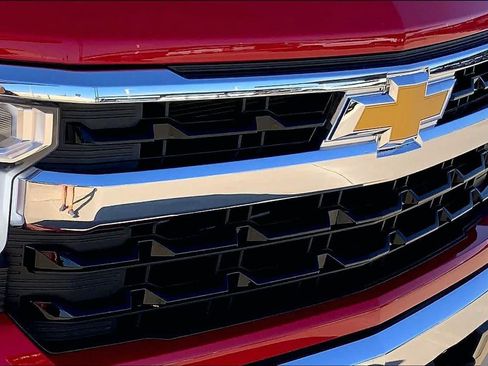 Used 2023 Chevrolet Silverado 1500 LT AWD/4WD image 28