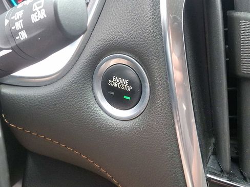 Used 2018 Chevrolet Traverse LT image 23