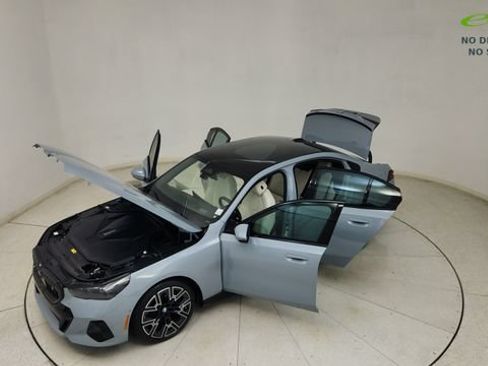 Used 2026 BMW i5 eDrive40 w/ M Sport Package RWD image 31