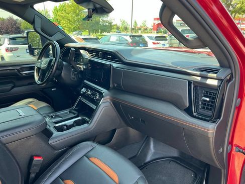 Used 2024 GMC Sierra 2500 AT4 w/ Technology Package AWD/4WD image 32