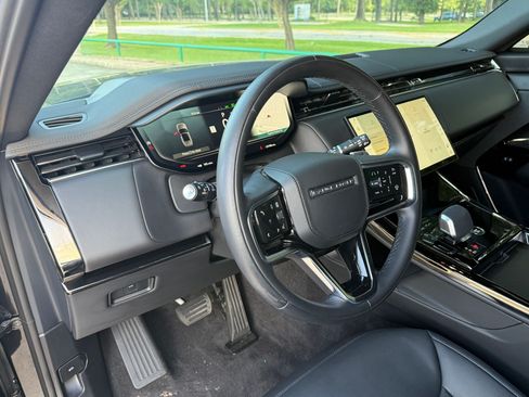 Used 2024 Land Rover Range Rover Sport SE AWD/4WD image 4