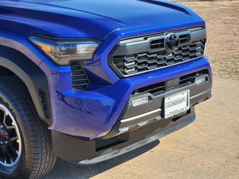 Used 2025 Toyota Tacoma TRD Off-Road image 12