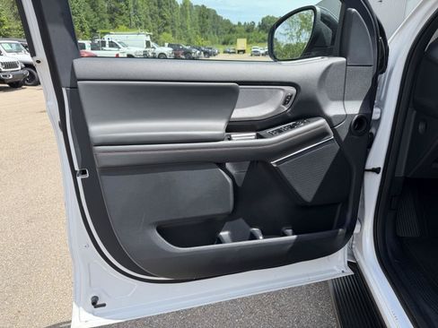 Used 2025 Ford Expedition Active AWD/4WD image 15