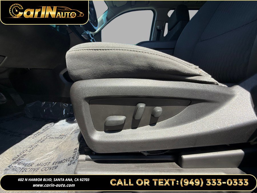 Used 2018 Chevrolet Suburban LS RWD image 12