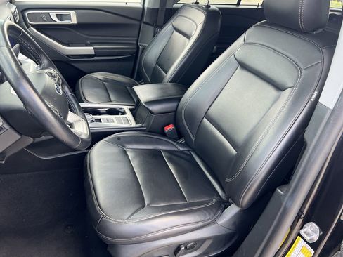 Used 2023 Ford Explorer XLT w/ Equipment Group 202A image 18