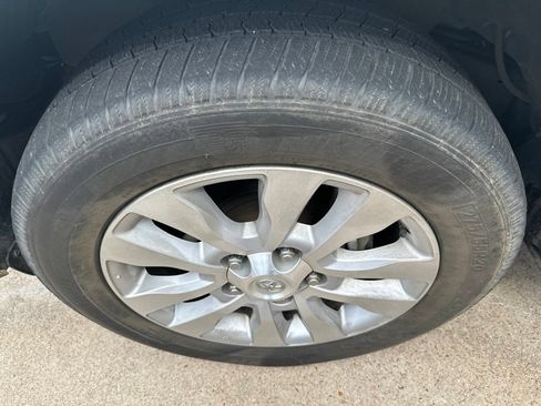 Used 2018 Toyota Sequoia Platinum RWD image 23