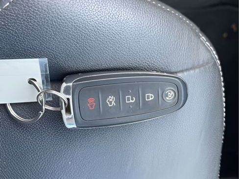 Used 2016 Ford Escape Titanium image 28