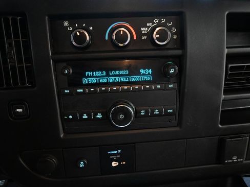 Used 2017 Chevrolet Express 3500 image 26