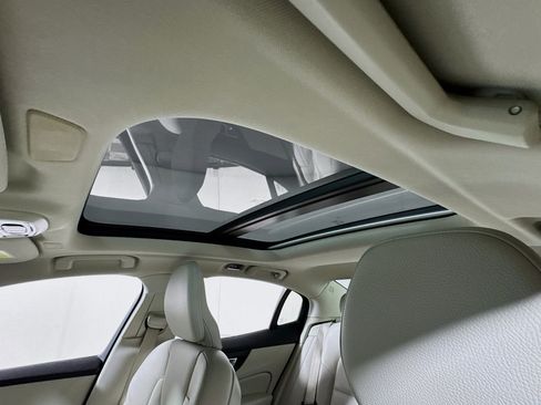 Used 2020 Volvo S60 T6 Momentum image 5