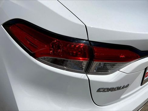 Used 2021 Toyota Corolla LE FWD image 29
