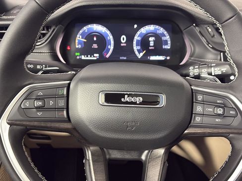 New 2026 Jeep Grand Cherokee Limited w/ Limited Altitude Package AWD/4WD image 15