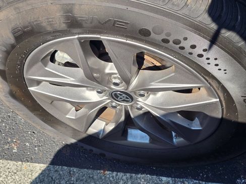 Used 2024 Toyota Sienna XLE FWD image 26