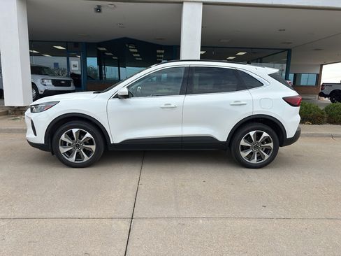 Used 2024 Ford Escape Platinum image 4