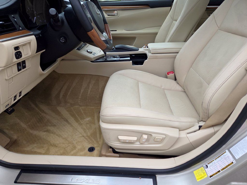 Used 2013 Lexus ES 300h w/ Luxury Pkg FWD image 6