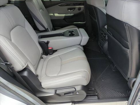 Used 2025 Honda Pilot Touring image 21
