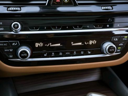 Used 2021 BMW 540i w/ Convenience Package image 12