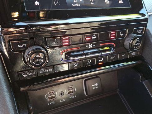 Used 2023 Jeep Grand Cherokee L Altitude image 16