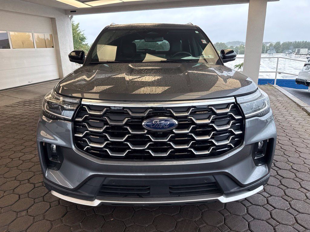 Used 2025 Ford Explorer Platinum w/ Ultimate Package AWD/4WD image 2