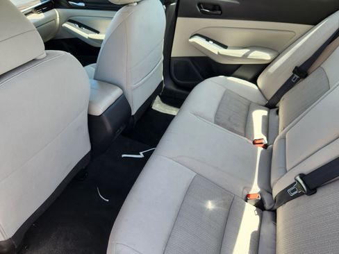 Used 2025 Nissan Altima 2.5 SV FWD image 9