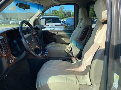 Used 2013 GMC Savana 2500 Extended RWD image 9