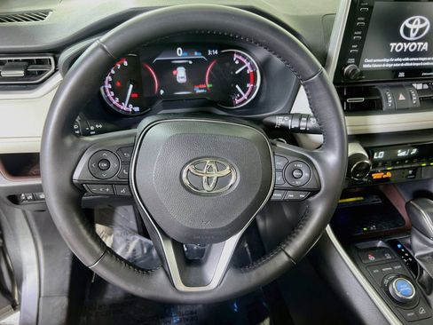 Used 2020 Toyota RAV4 Limited AWD/4WD image 10