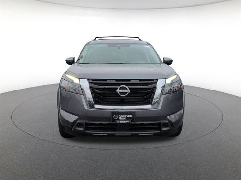 New 2025 Nissan Pathfinder SV image 2