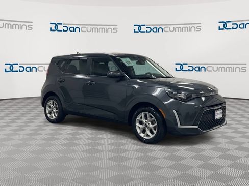 Used 2023 Kia Soul LX w/ LX Technology Package FWD image 2